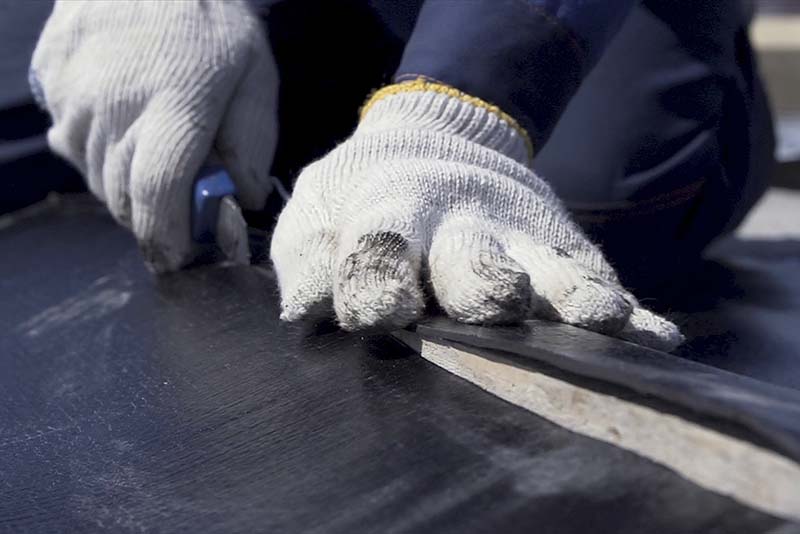 EPDM vs tela asfáltica ¿Cuál es mejor para impermeabilizar cubiertas?